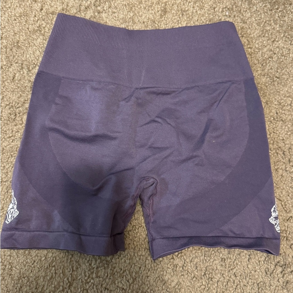 Seamless High-Waist Women's Shorts in Deep Purple